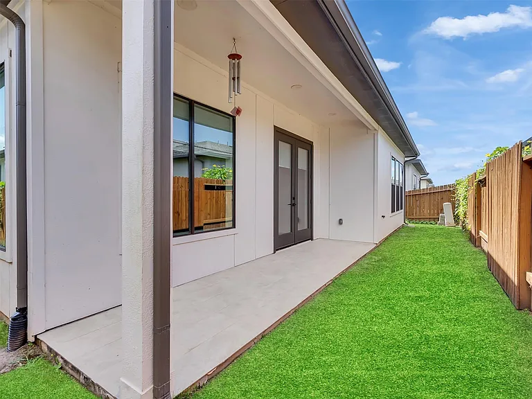10330 Grove Row Ave — Photo 41
