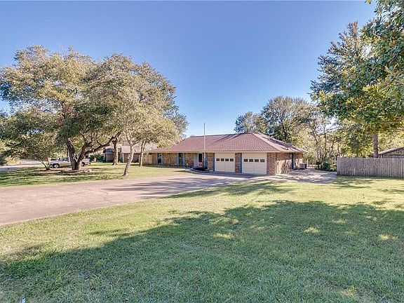 2nd image of 1303 Spanish Trail Dr