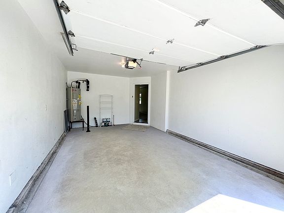 3rd image of 8490 Marigold St