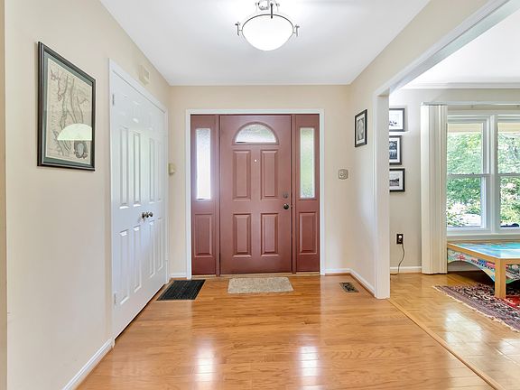 5th image of 4609 Deming Ave