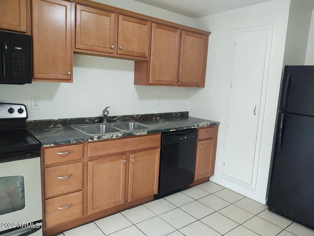 2 bed, 1000 sqft, $1,800 — Photo 4