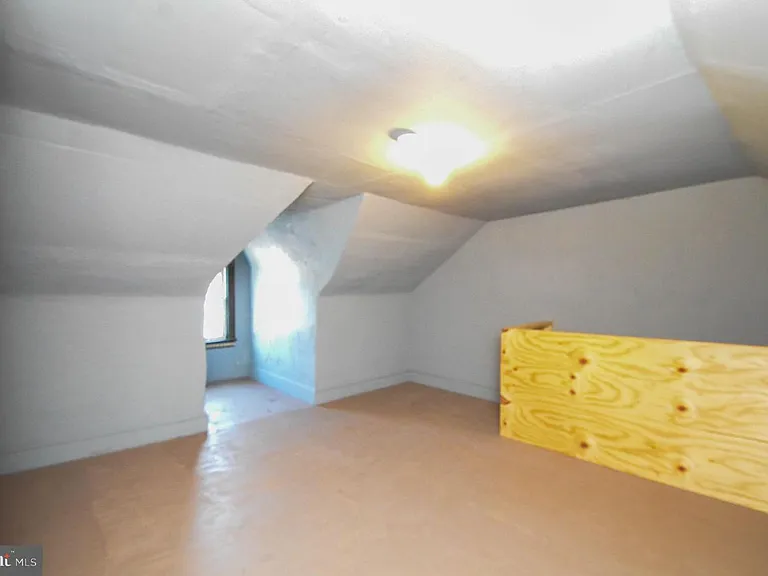 712 Laurel Blvd — Photo 17