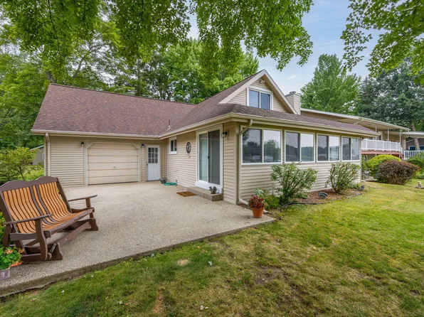 7836 4th St, Stanwood, MI 49346