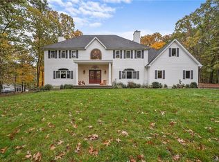 14 Tomkins Ridge Rd, Tomkins Cove, NY 10986