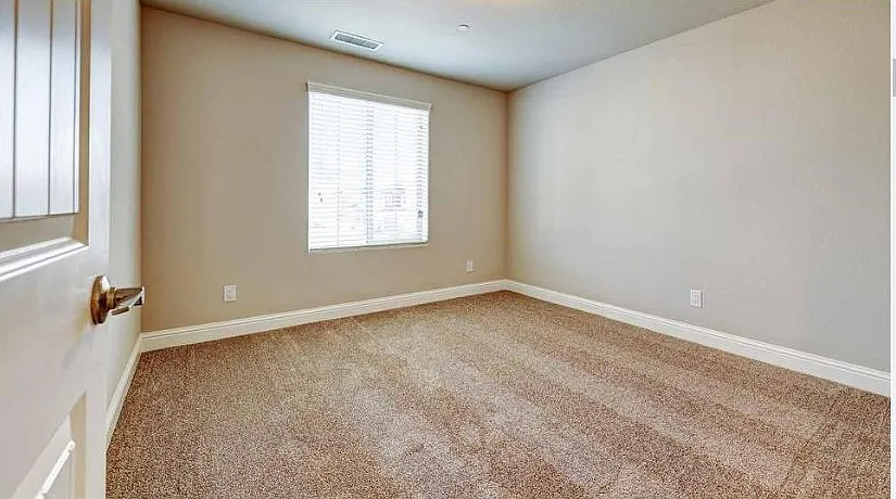 2807 N Leya Dr — Photo 2