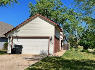 2300 N Lincoln Ave, Moore, OK 73160