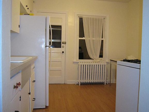 Kitchen with Gas stove
