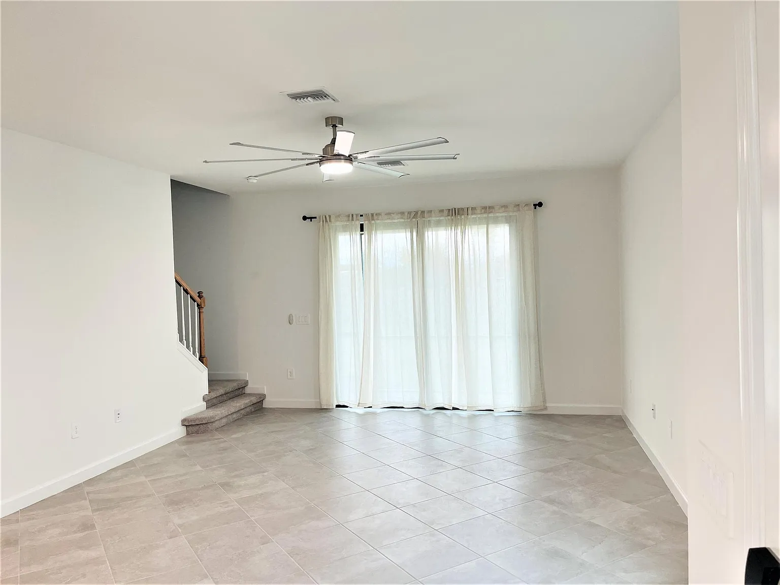 3 bed, 2.5 bath, 1934 sqft, $2,500 — Photo 3