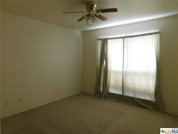 5th image of 103 Surrey Ln