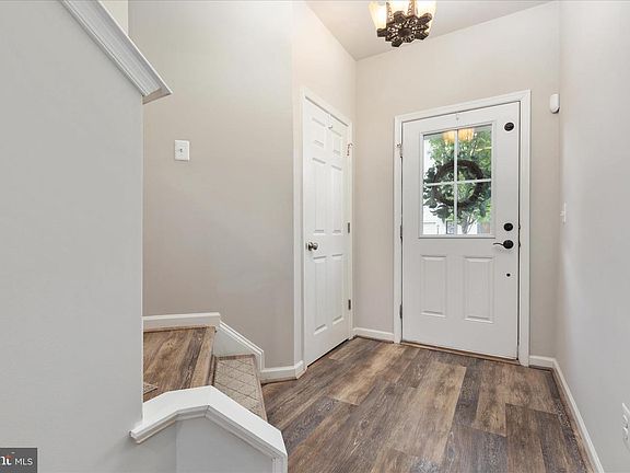 3rd image of 118 Splendor Garden Way