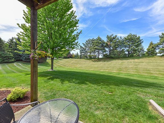 3rd image of 1522 Iroquois AVENUE