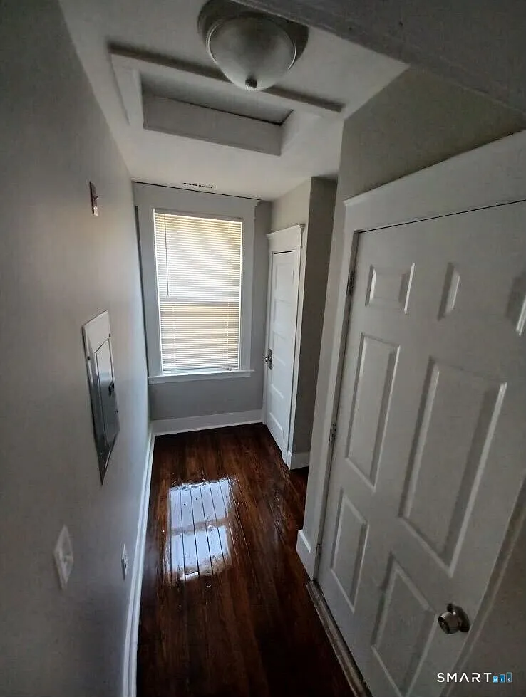 3 bed, 1.0 bath, 898 sqft, $1,800 — Photo 4