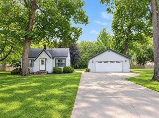 2735 Fox Grove DRIVE, Waterford, WI 53185