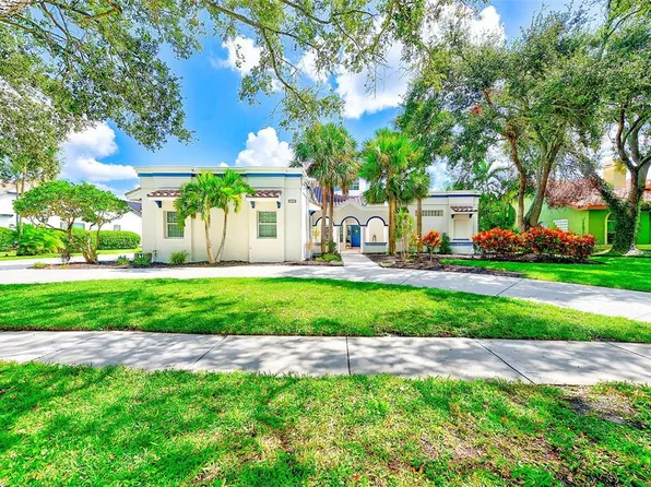 7462 Watersilk Dr N, Pinellas Park, FL 33782