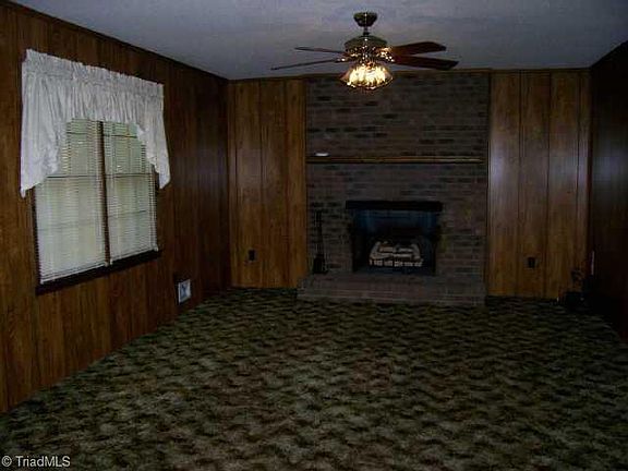 4th image of 205 Valley Dr