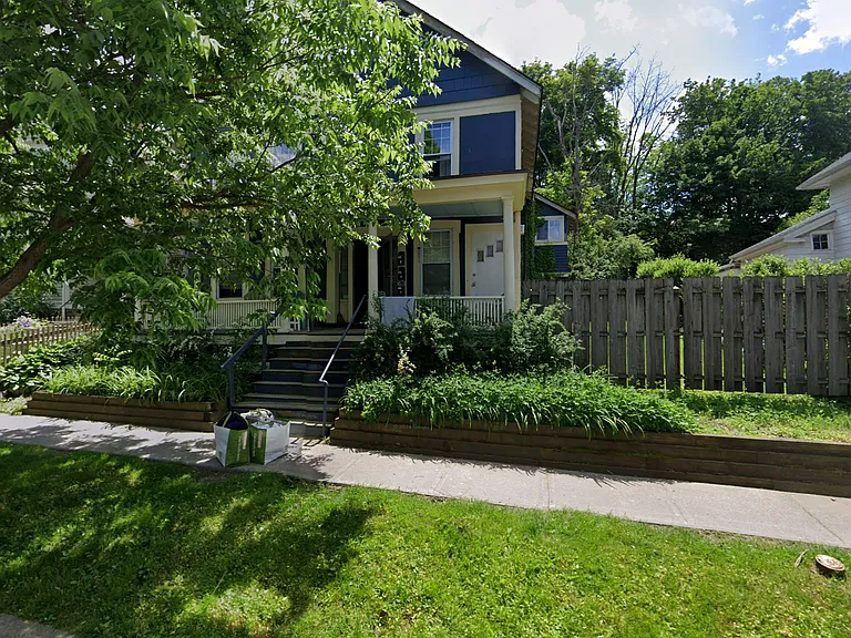 327 Pleasant St #1 — Photo 15
