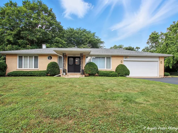 4725 Winnebago Dr, Wonder Lake, IL 60097