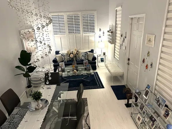 924 SW 146th Ter, Pembroke Pines, FL 33028