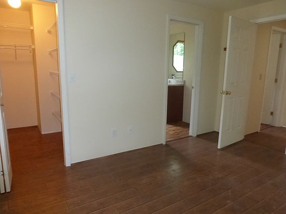 4th image of 23420 NE 28th Pl