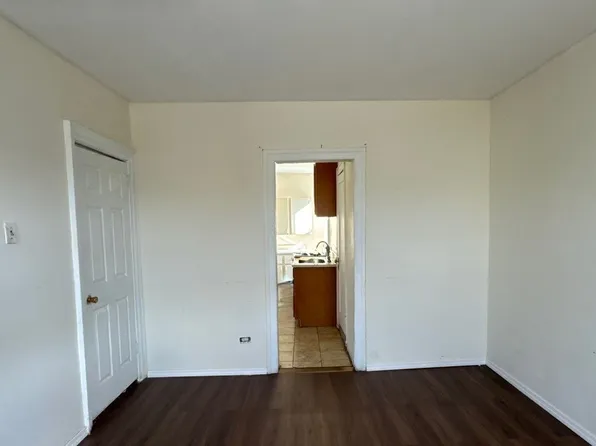 393 Montauk Avenue image 4 of 7