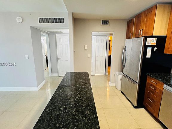 4th image of 19390 Collins Ave APT 624