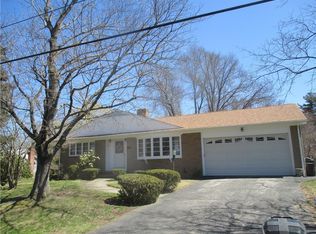 150 Crest Dr, Pawtucket, RI 02861