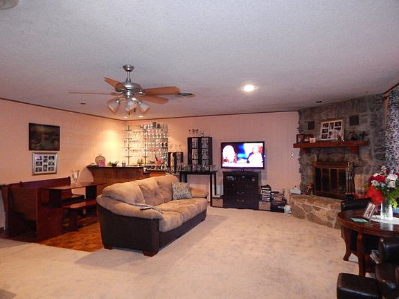 2nd image of 1621 Lullwood Ln