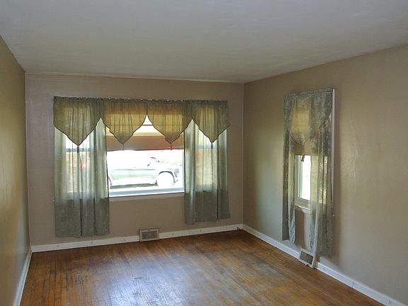 3rd image of 713 E 29th St