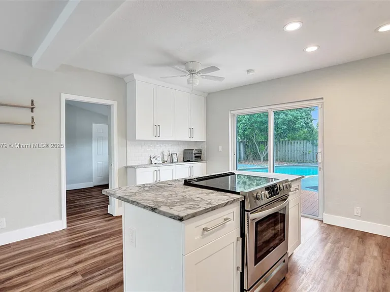 2281 SW 15th St — Photo 23