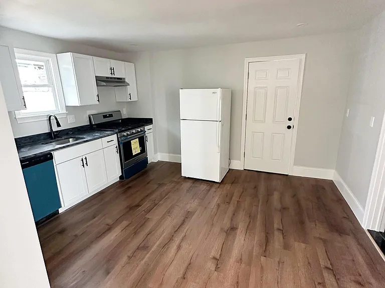 72 Crystal Cove Ave #72R — Photo 2