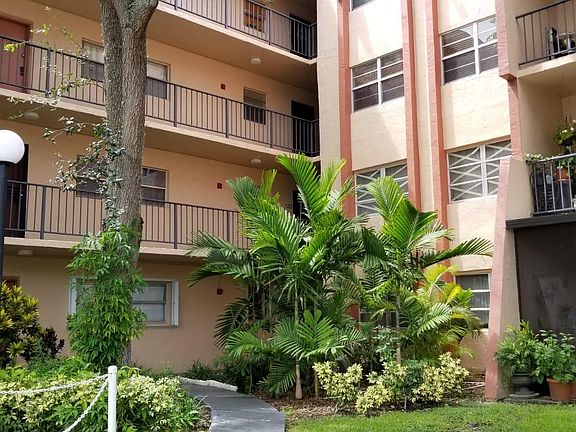 3rd image of 13707 Kendale Lakes Cir APT 408