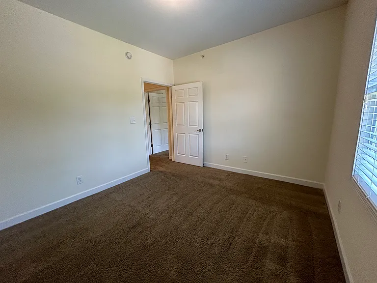 Kendall Square Apartments — Photo 66