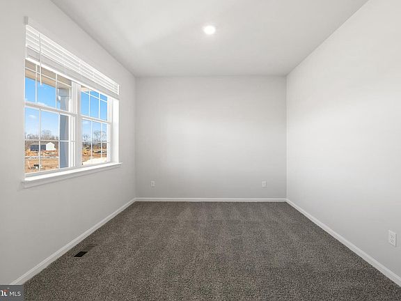 2nd image of 804 Spikeresh Way