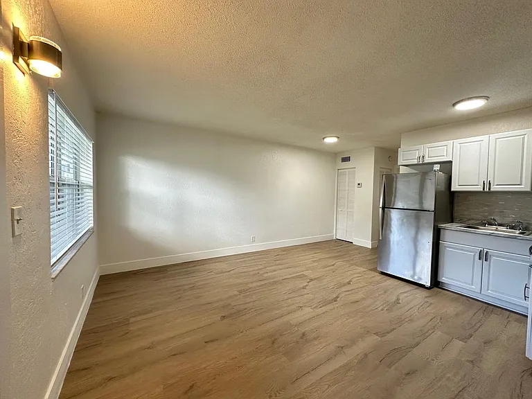 3616-3660 NE 11th Ave — Photo 17