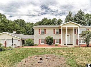 860 Green Hill Dr, Newport, PA 17074