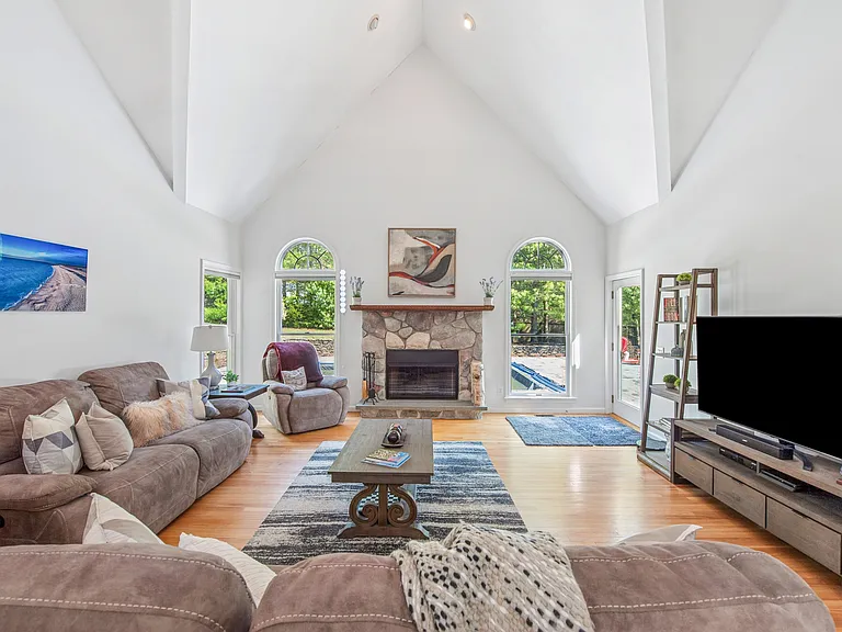 2 Spread Oak Ln — Photo 3