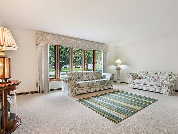 5th image of 7545 Hemlock Dr