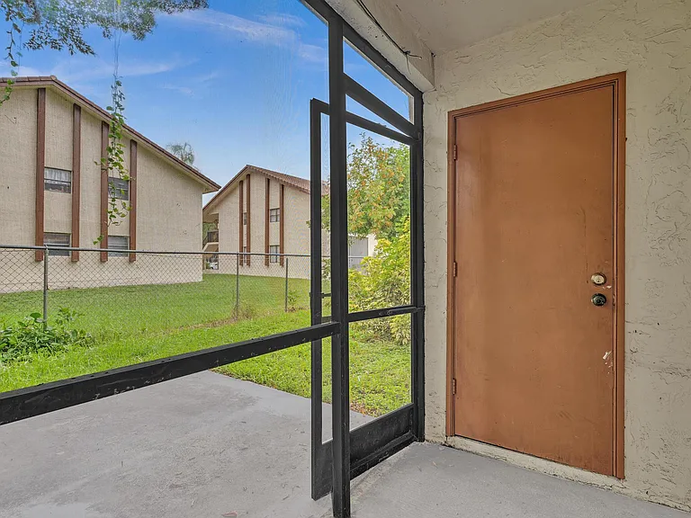2510 Riverside Dr #2510 — Photo 17