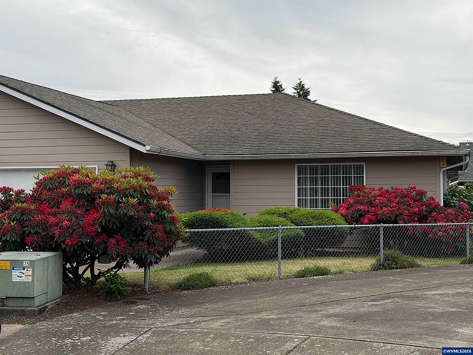 2nd image of 209 SE Stone Ln #211