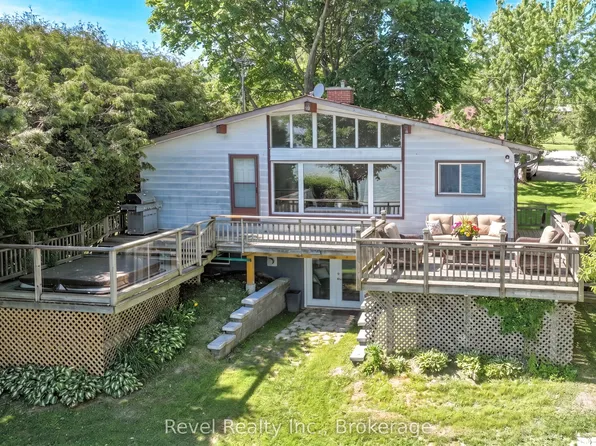 18 Lakeview Blvd, Kawartha Lakes, ON K0M 2C0