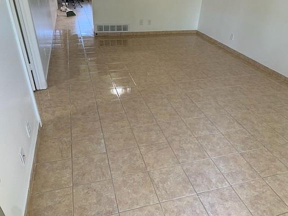 3rd image of 726 Hawn Cir