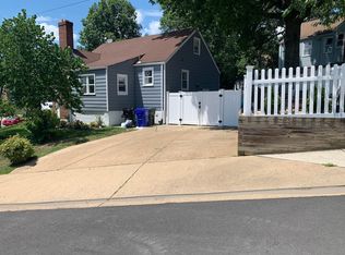 2133 S Randolph St, Arlington, VA 22204