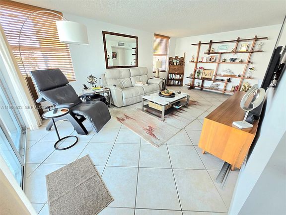 5th image of 16546 NE 26th Ave APT 2B