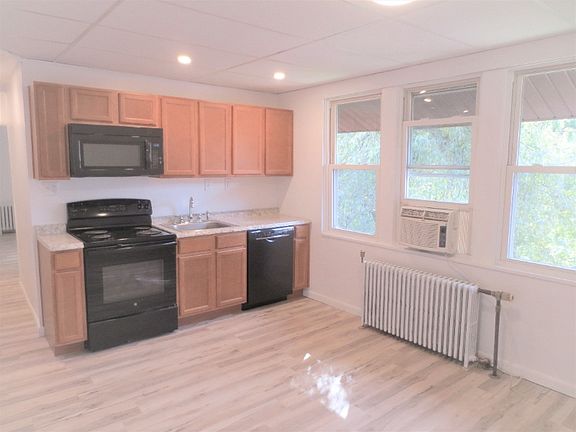 2nd image of 2421 Beechwood Blvd #2421C