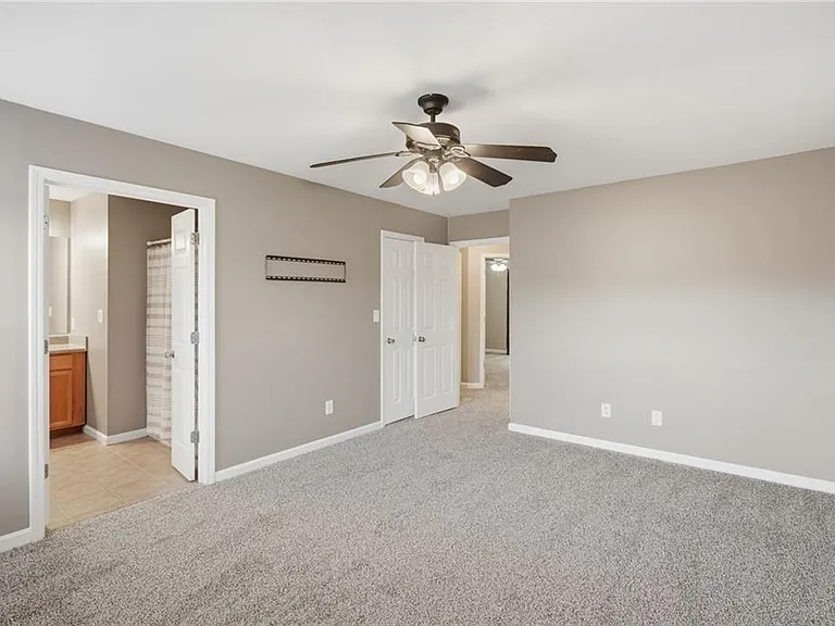 4830 Liberty Plz — Photo 13