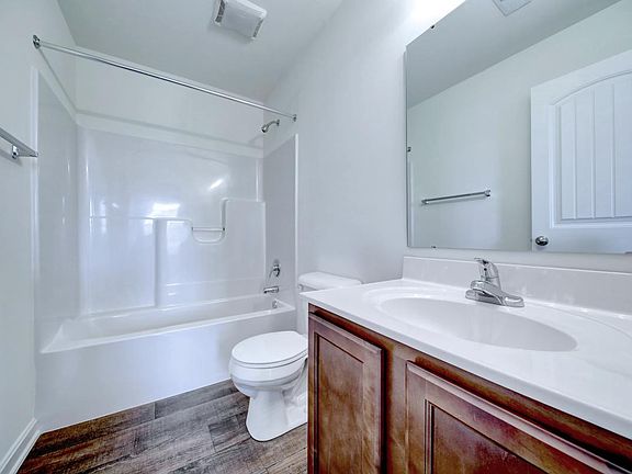 3rd Floor Hall Bathroom