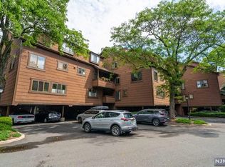 283 Sunset Ky, Secaucus, NJ 07094