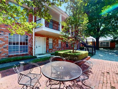 1281 Roaring Springs Rd, Fort Worth, TX, 76114