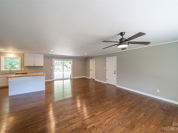 4th image of 4301 Derrydowne Ln