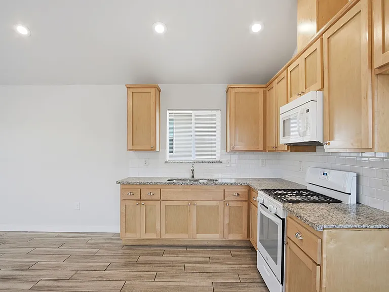 15603 August Ave — Photo 6